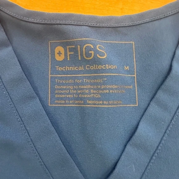 Figs blue caterina top size M, Zamora joggers size M/P bottoms (regular waisted) - Picture 5 of 6